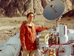250px-Carl_Sagan_with_Viking_lander